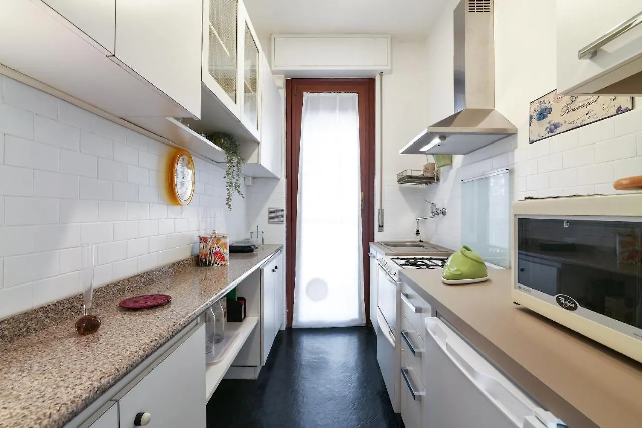 Appartamento Primopiano - Valparaiso Milano 0*,  Italia