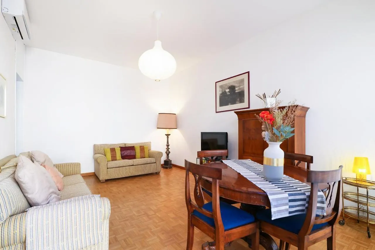 Appartamento Primopiano - Valparaiso Milano 0*,  Italia